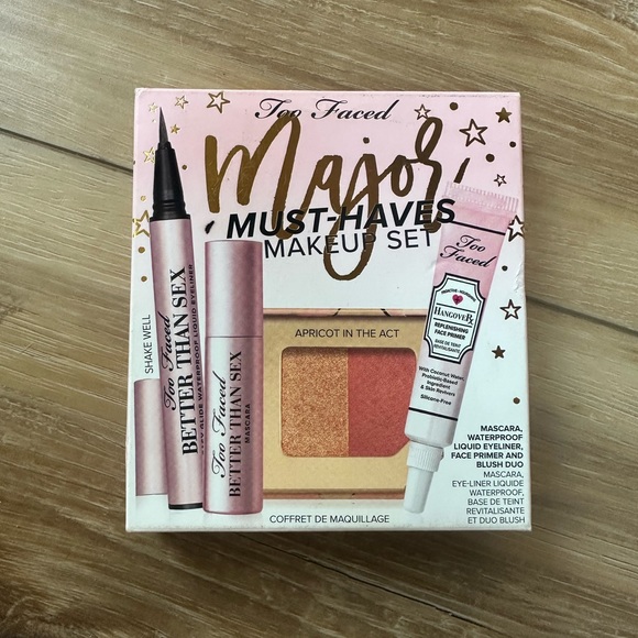 Too Faced Must-Haves Makeup Set - Picture 1 of 2